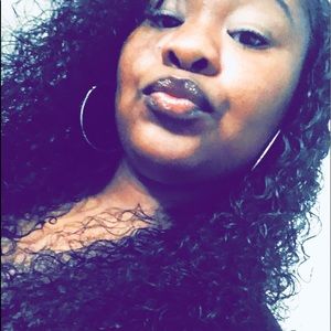 Meet your Posher, Nia